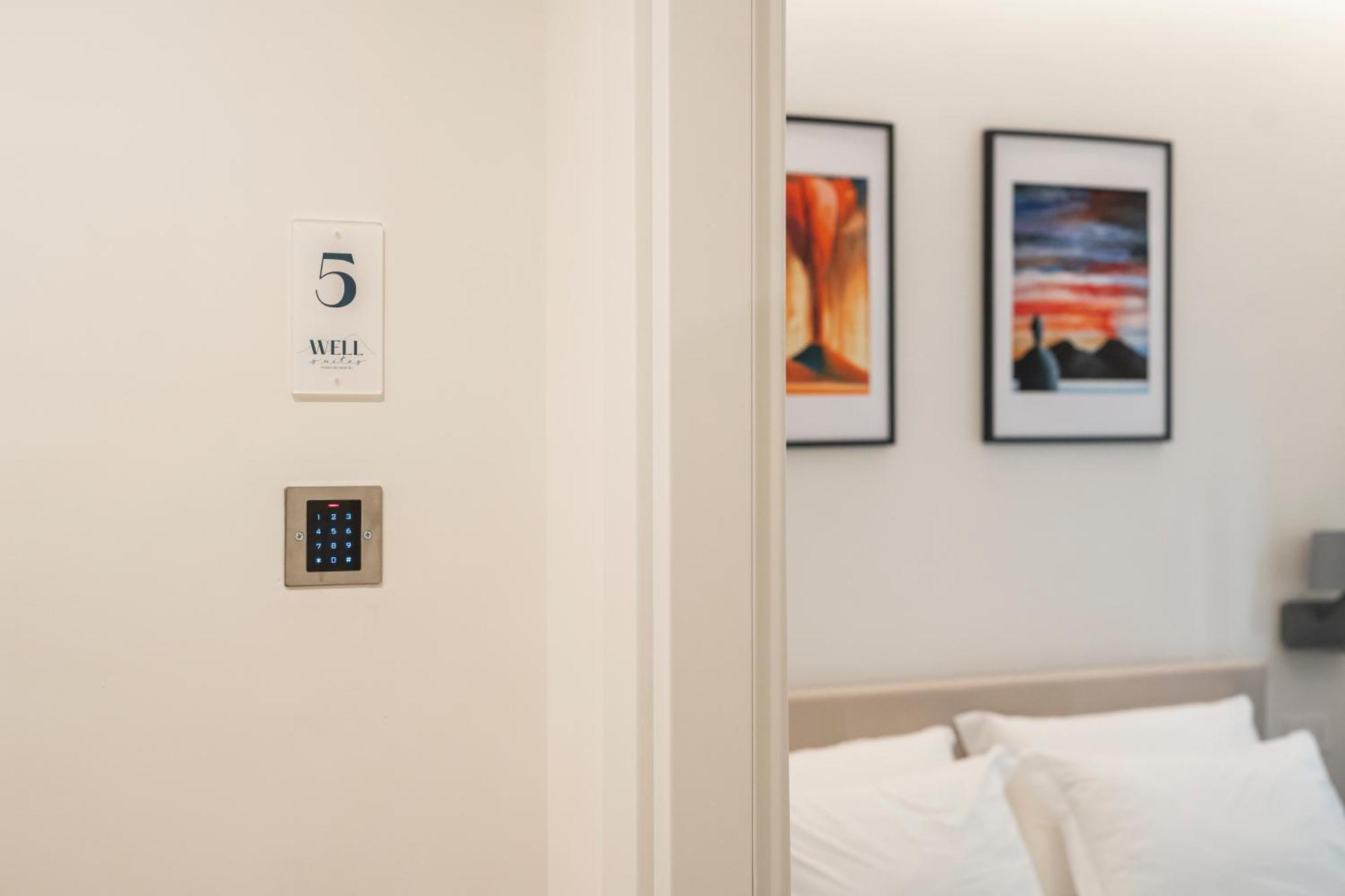 Well Suites - Piazza Dei Martiri Neapol Zewnętrze zdjęcie