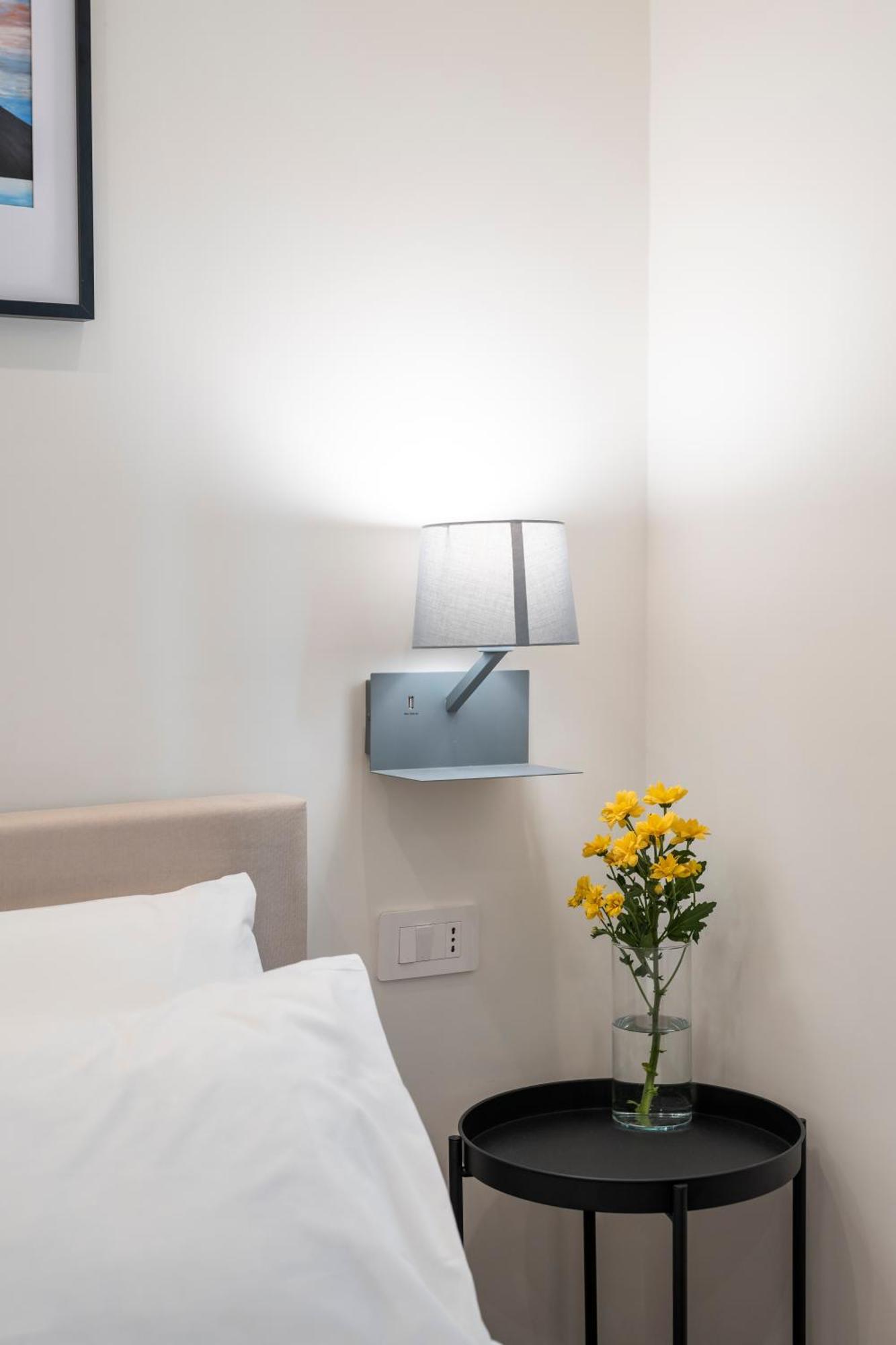 Well Suites - Piazza Dei Martiri Neapol Zewnętrze zdjęcie
